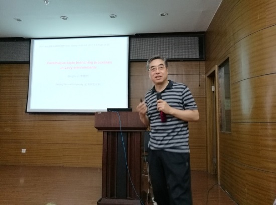 北京师范大学李增沪教授作报告.jpg 北京师范大学李增沪教授作报告.jpg